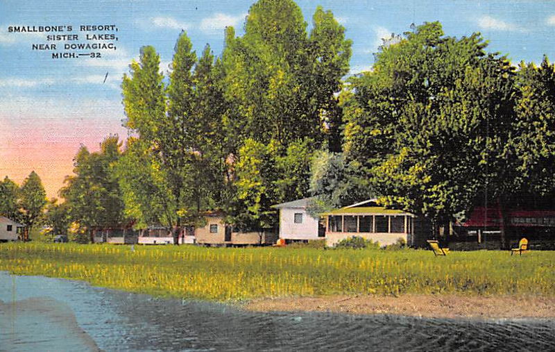 Maplewood Resort (Smallbones Resort) - Vintage Postcard